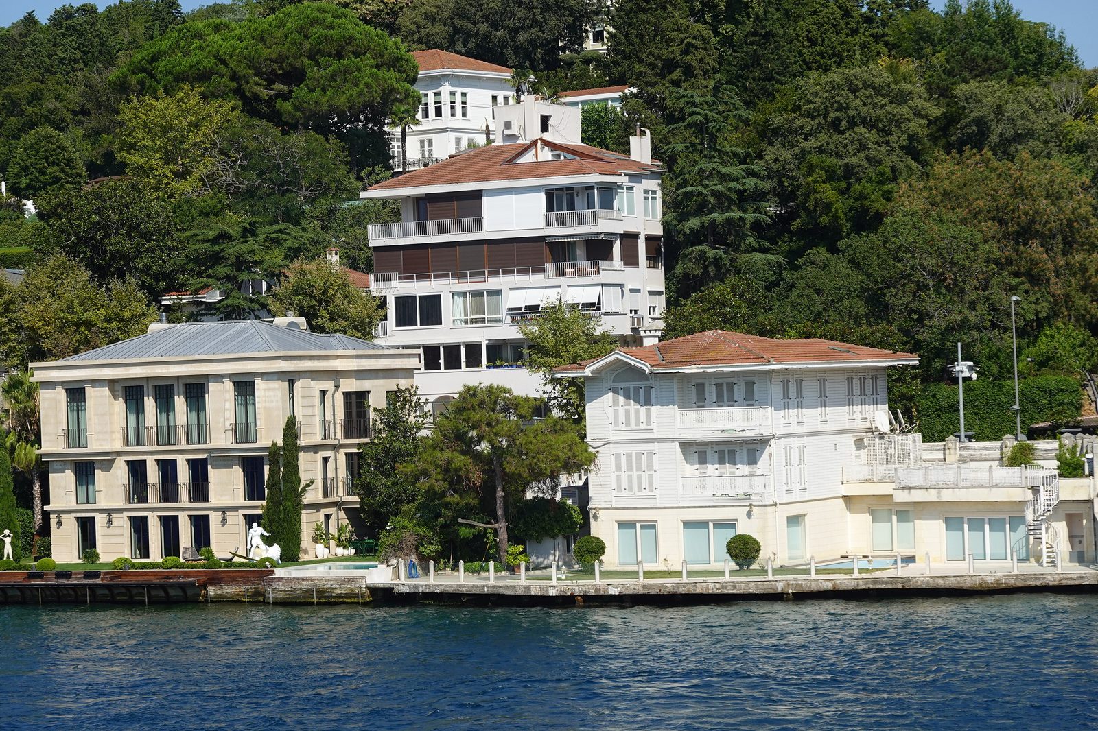 Boğaz'da tarihi yalılar